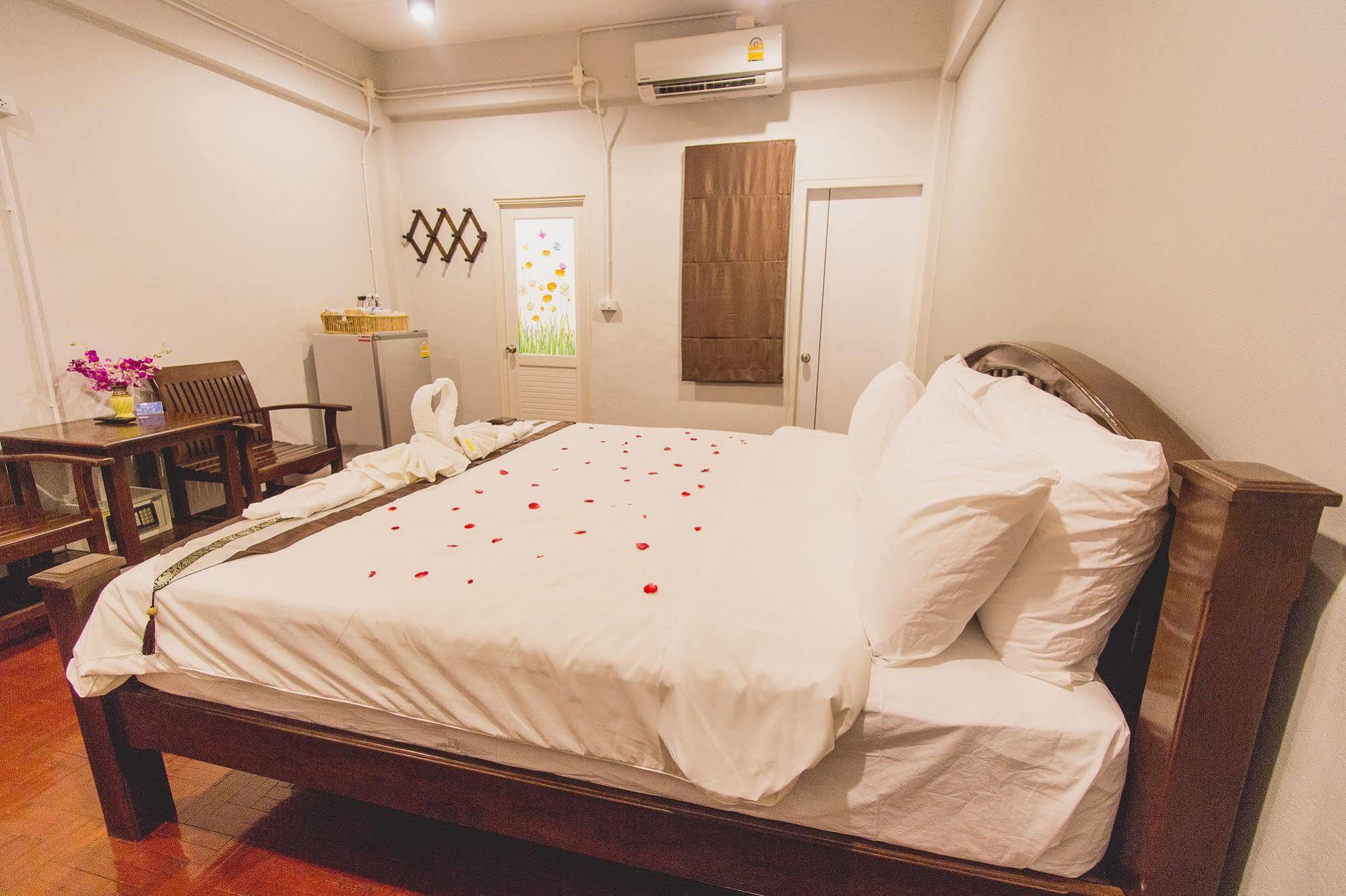 ศศิมา เฮ้าส์ Hotel เชียงใหม่ ภายนอก รูปภาพ